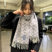 エルメス パリコレクション新作カシミヤスカーフ。モンゴル産細カシミヤ 180x32