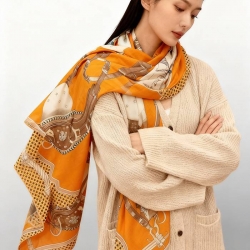 エルメス 140プレミアムシルクカシミヤ両面同色ストール。70％カシミヤ30％シルク 140x140cm