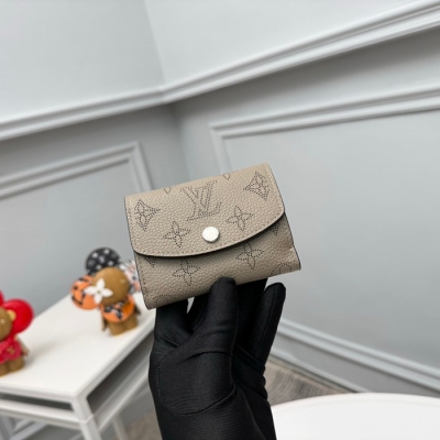 LOUIS VUITTON アイリス XS ウォレット マヒナレザー レディース 9.8×7.8×1cm