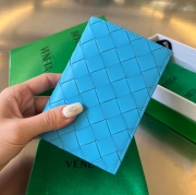 BOTTEGA VENETA イントレチャート パスポートケース ユニセックス 13.3×9.5cm