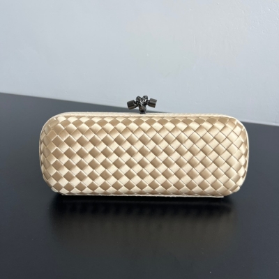 BOTTEGA VENETA ノット シルク編み クラッチバッグ レディース 25×10×5cm