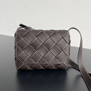 BOTTEGA VENETA ディアゴ ショルダーバッグ ユニセックス 22.5×16.5×5.5cm