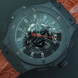 HUBLOT アエロバン クォーツ搭載 クロノグラフ スケルトン カレンダー付き