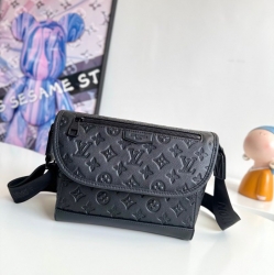 LOUIS VUITTON パルス メッセンジャーバッグ モノグラムシャドウ レザー メンズ 26.6×17×11cm