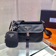 PRADA メッセンジャーバッグ サフィアーノ×リサイクルナイロン メンズ 22×16×5cm
