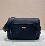 PRADA メッセンジャーバッグ リサイクルナイロン サフィアーノ メンズ 35×22×12cm