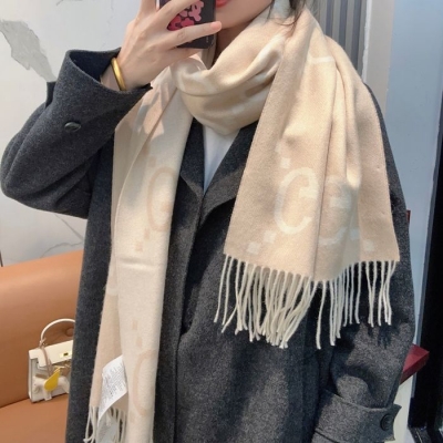グッチ 新作 大G両面カシミヤスカーフ。100％カシミヤ 45x200cm
