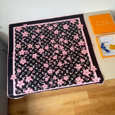 ルイ ヴィトン 新作シルクスカーフ。村上隆コラボ 90 x 90cm