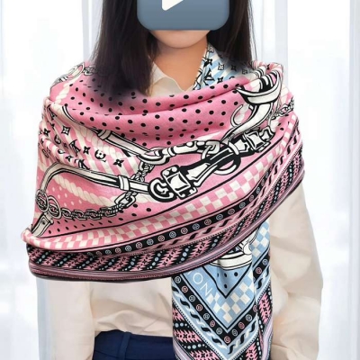 ルイ ヴィトン 両面同色スカーフ 140x140