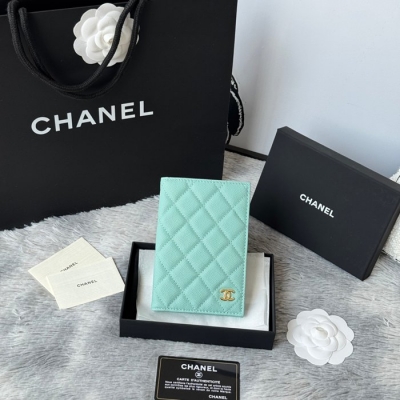 CHANEL パスポートケース カーフレザー ユニセックス 14.5×10.5×2cm