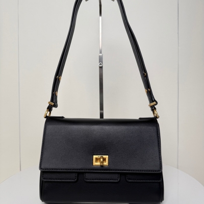 バレンシアガ ショルダーバッグ ベルエア 24×20×9cm