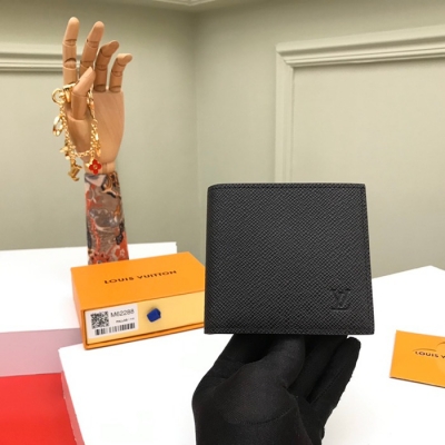 LOUIS VUITTON マルコ ウォレット タイガレザー メンズ 10.5×10.5cm