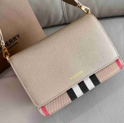 バーバリー ショルダーバッグ 24×17×9cm