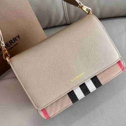 バーバリー ショルダーバッグ 24×17×9cm