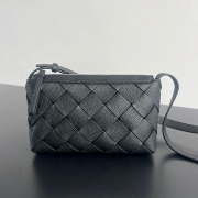 BOTTEGA VENETA ディアゴ イントレチャート ショルダーバッグ メンズ 25×15×5cm