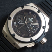 HUBLOT キングパワー 自動巻き 新品掲載