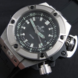 HUBLOT キングパワー 4000 ブラック Asian 2824搭載 チタン 自動巻き