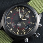 IWC パイロット トップガン ミラマー クォーツ ムーブ搭載