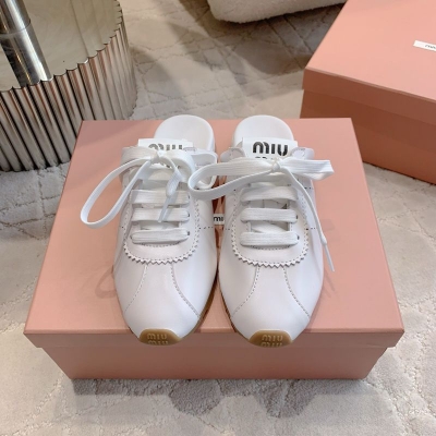 【MIUMIU】新作ドイツトレーニングスリッポンレザースリッポンレディース