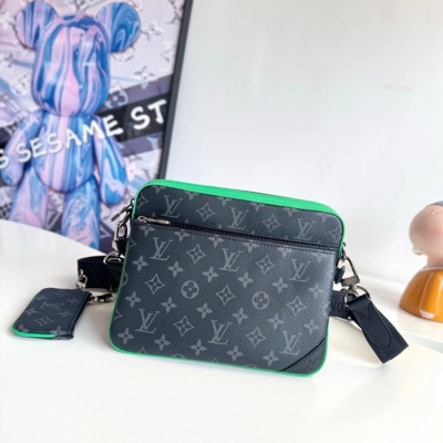 LOUIS VUITTON トリオ メッセンジャーバッグ モノグラムエクリプス メンズ 25×18.5×7cm