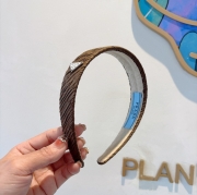 プラダ スタイル ヘアバンド レター