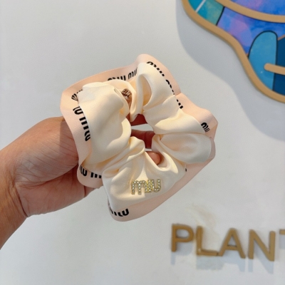 ミュウミュウ スタイル ヘアゴム