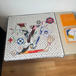 ルイ ヴィトン 新作村上隆コレクションスカーフ 90 x 90cm
