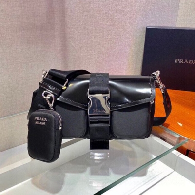 PRADA ショルダーバッグ リサイクルナイロン レザー メンズ 23×12.5×5.5cm