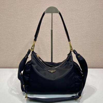 PRADA エクスプローラ ショルダーバッグ リサイクルナイロン メンズ 32×22×11.5cm