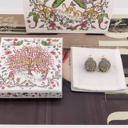 ディオール スタイル ピアス ボール