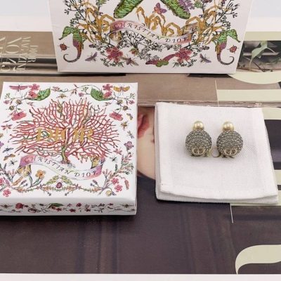 ディオール スタイル ピアス ボール