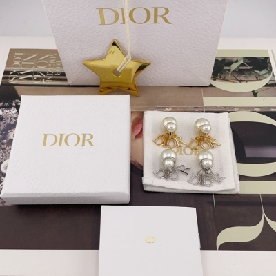ディオール スタイル ピアス レター