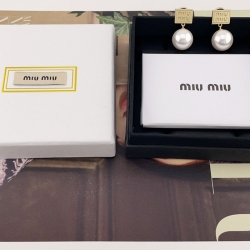 ミュウミュウ スタイル ピアス ゴールド