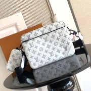 LOUIS VUITTON トリオ メッセンジャーバッグ モノグラムシャドウ カーフレザー メンズ 25×18.5×7cm