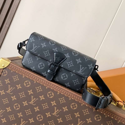 LOUIS VUITTON モンソー ミニ モノグラムエクリプス ショルダーバッグ メンズ 22×12×6cm