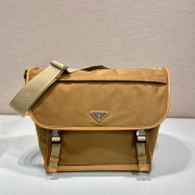PRADA メッセンジャーバッグ リサイクルナイロン メンズ 30×27.5×14.5cm