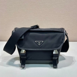 PRADA メッセンジャーバッグ リサイクルナイロン メンズ 20×19×10cm