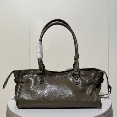 バレンシアガ ショルダーバッグ ルシティ 40×32×18cm