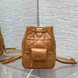 ディオール スタイル カロ マルチキャリー ミニ リュック サイズ：15×19×8.5cm