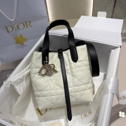 ディオール ハンドバッグ トゥジュール 16×18×12cm