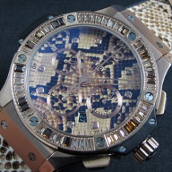 HUBLOT ビッグバン へびの皮文字盤 先駆者デザイン