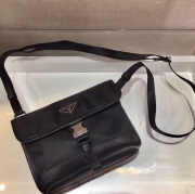 PRADA ミニメッセンジャーバッグ ユニセックス 18×14×3cm