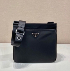 PRADA ショルダーバッグ サフィアーノ×リサイクルナイロン メンズ 28×25×6cm