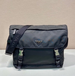PRADA メッセンジャーバッグ リサイクルナイロン メンズ 30×27.5×14.5cm