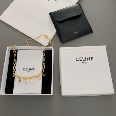 ネックレス C 太めチェーンロゴネックレス — CNC精密切削、シーズンレス、クール＆レトロな雰囲気