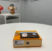 LOUIS VUITTON ポルト カルト チャーム モノグラム キャンバス レディース 10.2×7.3×0.3cm
