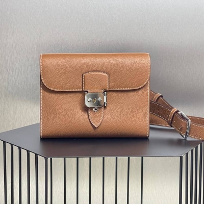 HERMES サックアデペッシュ メッセンジャーバッグ ユニセックス 21×17×4cm