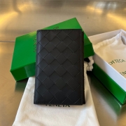 BOTTEGA VENETA イントレチャート パスポートケース ユニセックス 13.3×9.5cm