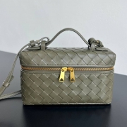 BV ショルダーバッグ レザー ポーチ 化粧ポーチ 22×12.5×5cm