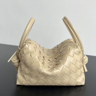 BV ショルダーバッグ レザー ハンドバッグ ループ 19×12×9cm